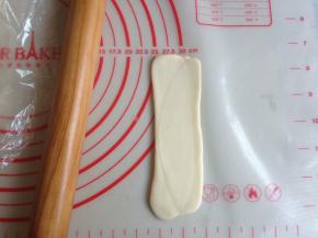 再擀成长舌形