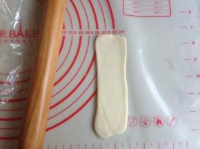 再擀成长舌形