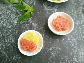 用模具压出花形