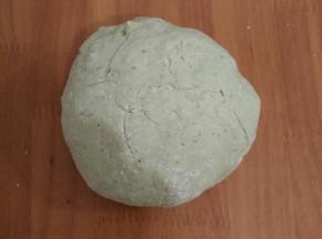 揉成面团，饧十分钟。