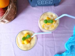 冰块和水果融为一体，口感很绵密。