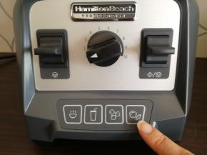 接通电源，选择第四项，启动汉美驰破壁机的果蔬功能。