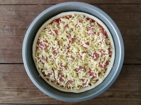 再撒上一层马苏里拉芝士