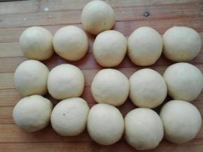 排气等分16份，滚圆，醒发15分钟