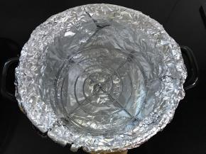 然后把烤架放在上面。