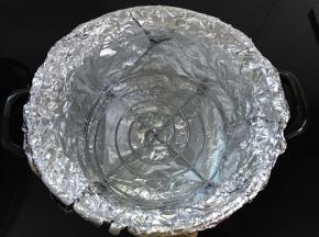 然后把烤架放在上面。
