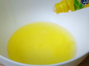 蛋清加入柠檬汁