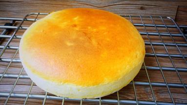 出炉，撕去油纸，放在晾架冷却