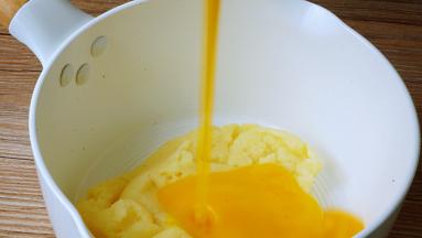 加入面糊中搅拌均匀