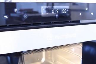 启动西屋蒸汽烤箱，水箱装入矿泉水，设置为蒸汽功能，时间设置为15分钟