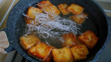 粉丝煮至粉丝变软