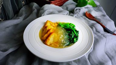 美味营养的菠菜粉丝豆腐汤就做好了