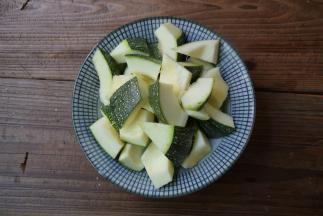 小南瓜洗净去籽去瓤切块