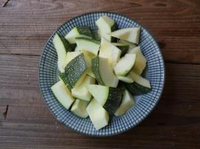 小南瓜洗净去籽去瓤切块