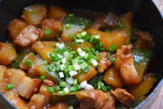 撒上葱花拌匀即可出锅