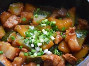 撒上葱花拌匀即可出锅