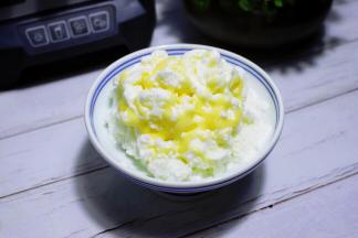 淋上少许炼乳。