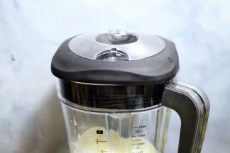 合上杯盖，杯盖非常密封，可以防止外溢。