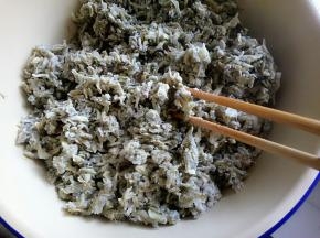 用筷子搅散