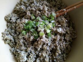 槐花上放入葱