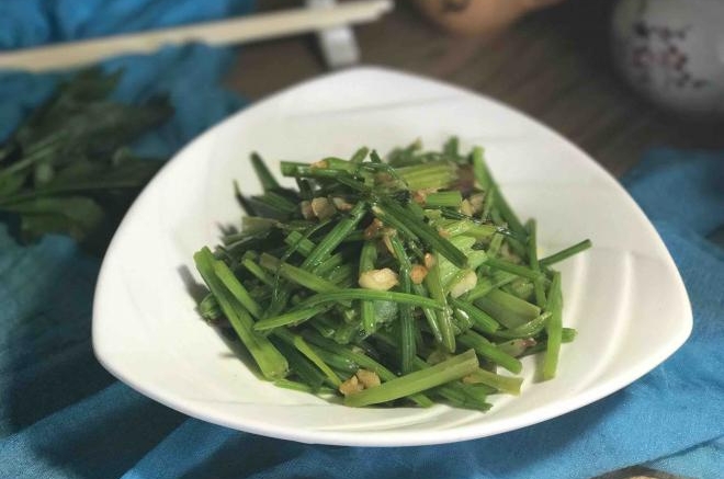 蒜香菠菜梗