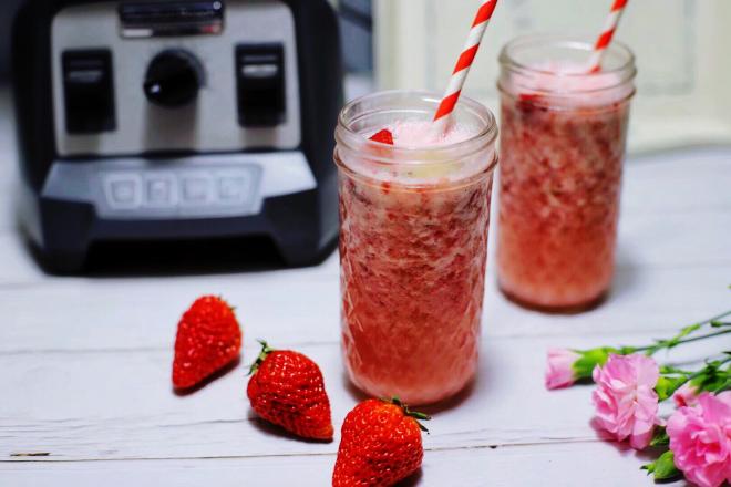 草莓酸奶冰沙