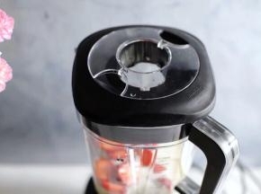 盖上盖子，盖子贴合非常紧密。