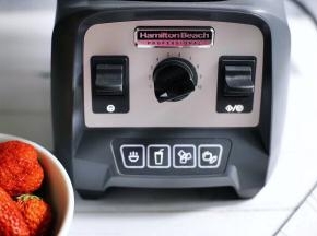 接着按“冰沙”功能键，继续搅拌。