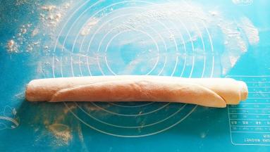 卷起来，尽量卷的紧一些。