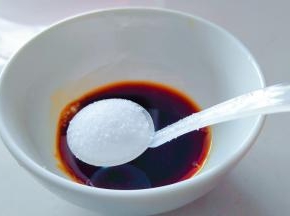 生抽，老抽，盐。