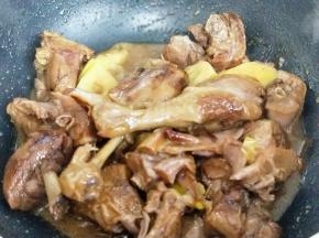 15分钟后大火收汤，留少许汤汁更好吃。