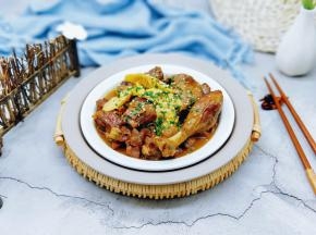 盛出装盘，撒上葱花，熟白芝麻。