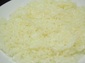 糯米、荞麦分别放入锅中蒸煮15分钟。