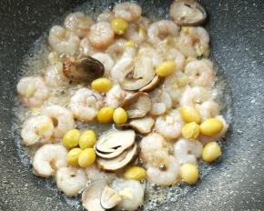 加草菇，白果。