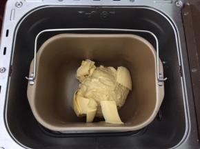 再加入软化的黄油，和面30分钟