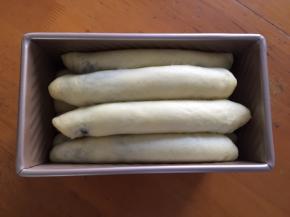 发酵至8分满即可，盖上盖子，放入预热好的烤箱160度30分钟