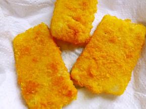 沥干油，用吸油纸吸去多余的油