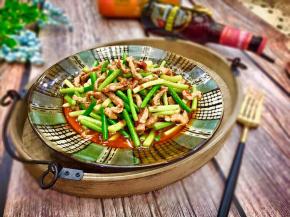 红油的蒜苔肉丝更美味