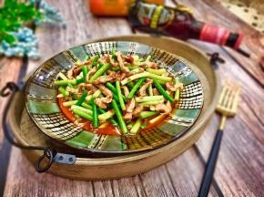红油的蒜苔肉丝更美味
