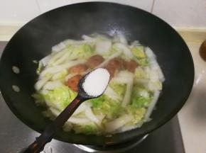放入一小勺盐