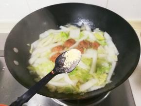 放入鸡精拌匀出锅