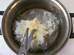 剪去根部