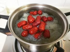 放入红枣