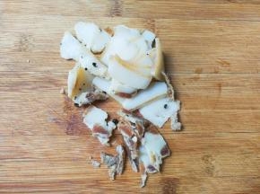 咸肉切薄片