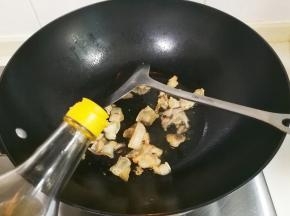 放入少许料酒