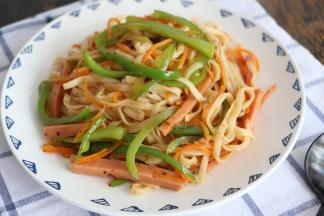 下班回到家，能有一份这样的香辣炒面，真的好满足。