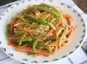下班回到家，能有一份这样的香辣炒面，真的好满足。