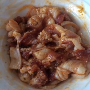 腌制2个小时，使其充分入味。