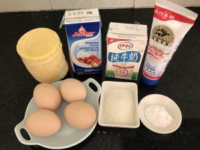 材料如图上准备好（这里鸡蛋只用蛋黄）
