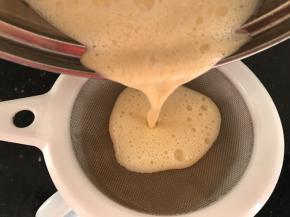 过筛1-2次备用，这样口感才能嫩滑细腻